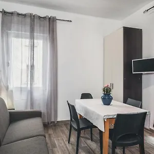 Bulldog Station With Private Wc, Ac, Tv Nocleg ze śniadaniem